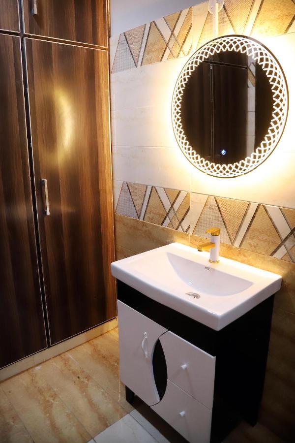 Adara Suites Lahor Dış mekan fotoğraf