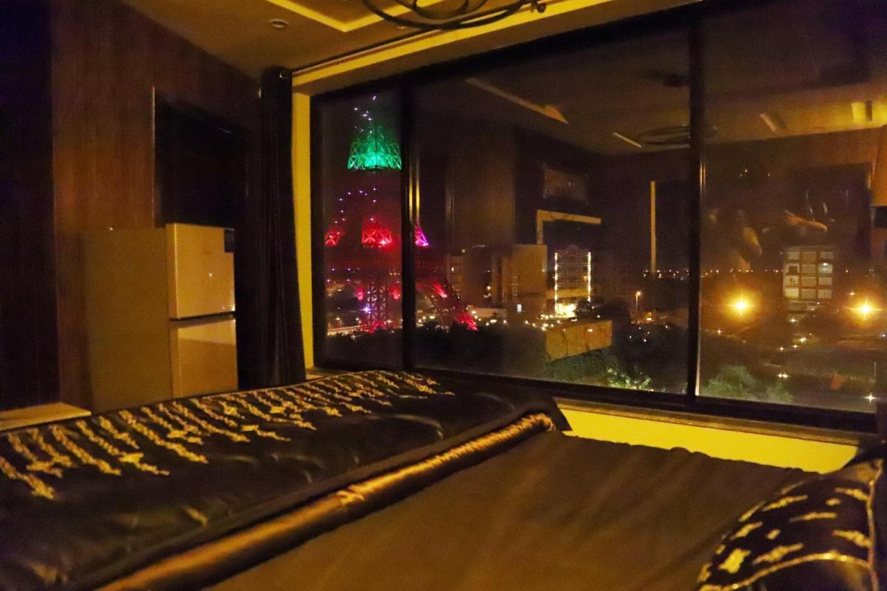 Adara Suites Lahor Dış mekan fotoğraf